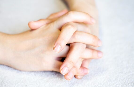 二枚爪になってしまう原因とは？改善するためのケア方法もご紹介